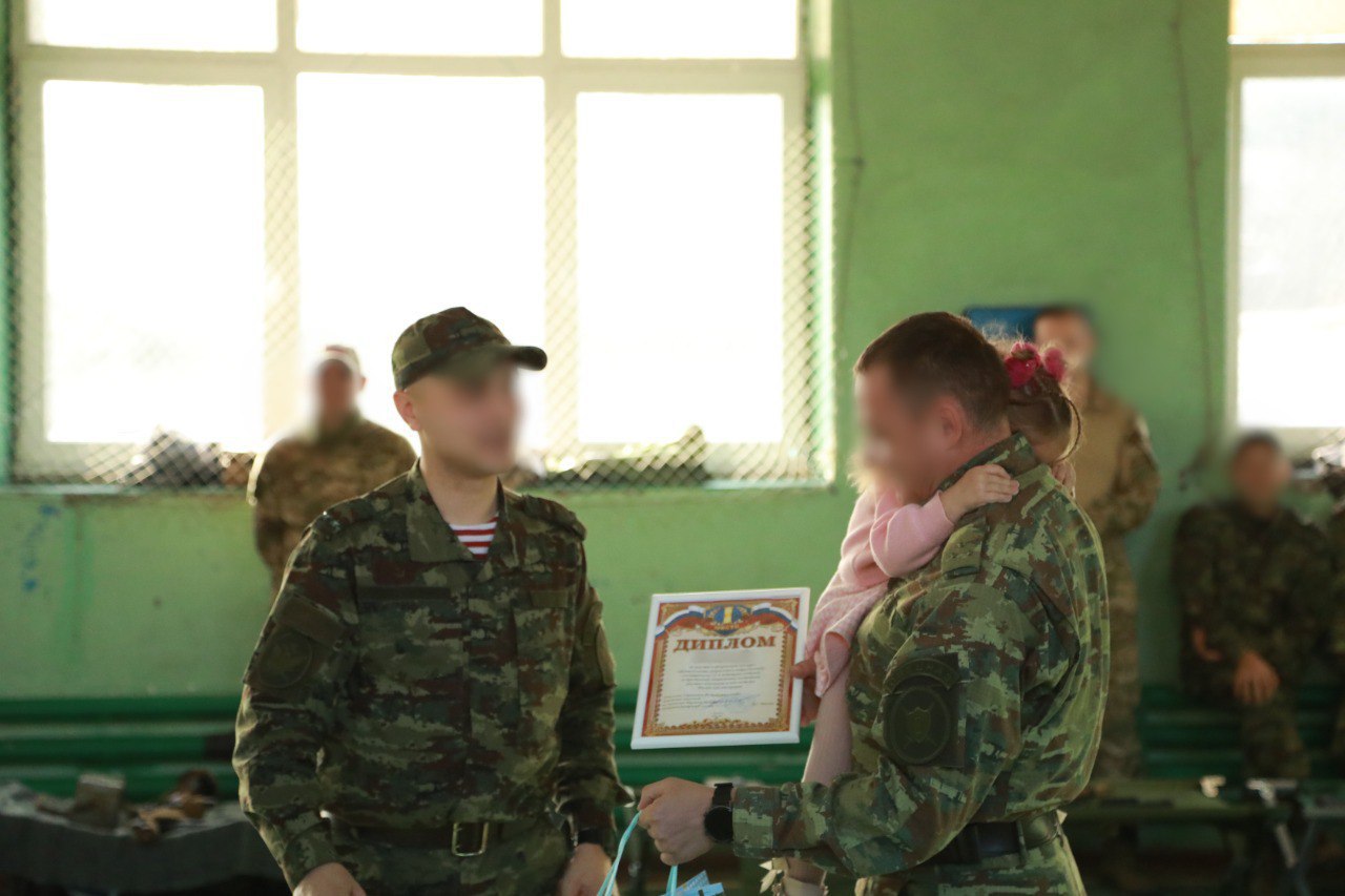 Личный состав отдела специального назначения «Гроза Луганск» регионального УФСИН провел конкурс детских рисунков в честь 35-й годовщины со дня создания ОСН Личный состав отдела специального назначения «Гроза Луганск» регионального УФСИН провел конкурс детских рисунков в честь 35-й годовщины со дня создания ОСН