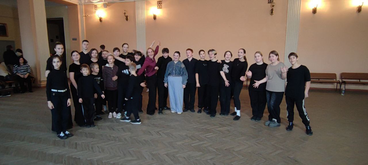 Образцовый театральный коллектив «РАДУГА» МБУ «ГЦКД г. Ирмино» стал участником всероссийского образовательного проекта «Объединяя театром» Образцовый театральный коллектив «РАДУГА» МБУ «ГЦКД г. Ирмино» стал участником всероссийского образовательного проекта «Объединяя театром»