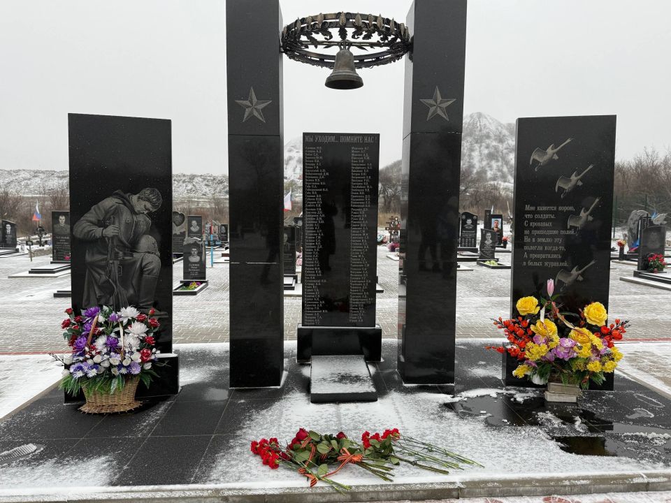 Виктория Сергеева: В этот особенный день — День героев Отечества — мы с глубоким уважением и трепетом в сердце вспоминаем тех, кто отдал свои жизни, защищая Донбасс от тьмы неонацизма Виктория Сергеева: В этот особенный день — День героев Отечества — мы с глубоким уважением и трепетом в сердце вспоминаем тех, кто отдал свои жизни, защищая Донбасс от тьмы неонацизма