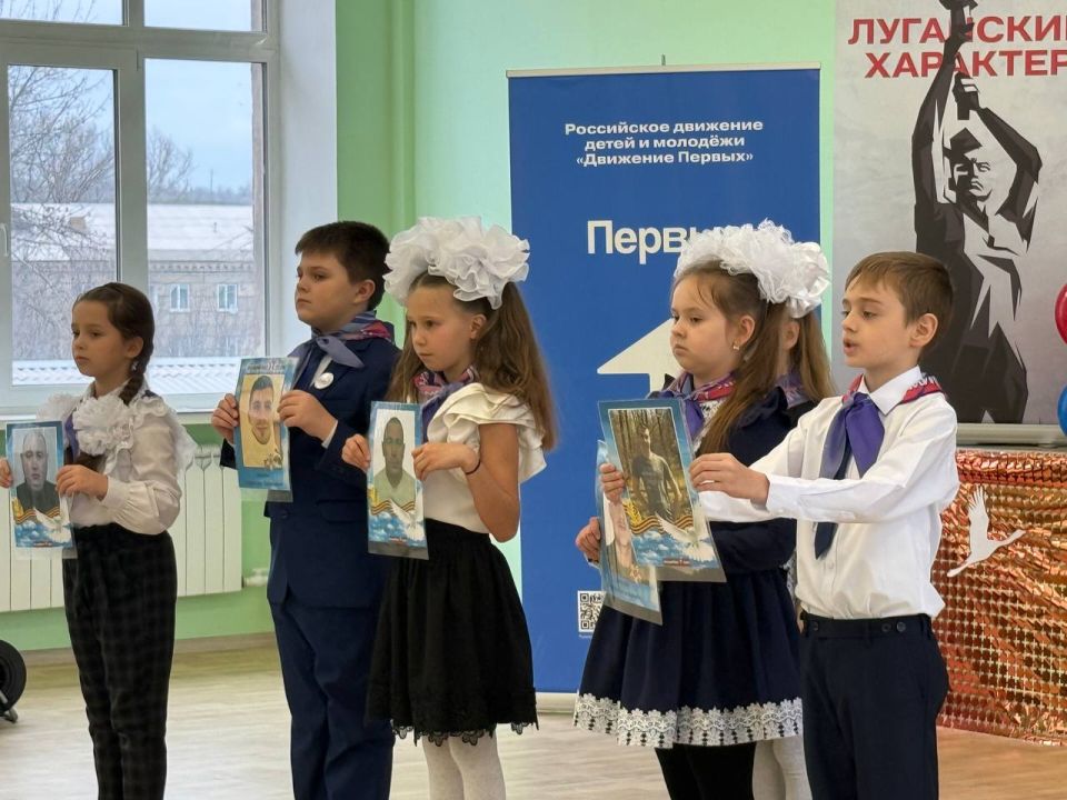 В честь Героев Отечества: Праздничный концерт в Брянковской средней школе №19 В честь Героев Отечества: Праздничный концерт в Брянковской средней школе №19