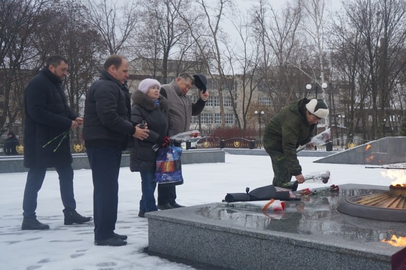 Свердловчане почтили память Героев Отечества Свердловчане почтили память Героев Отечества
