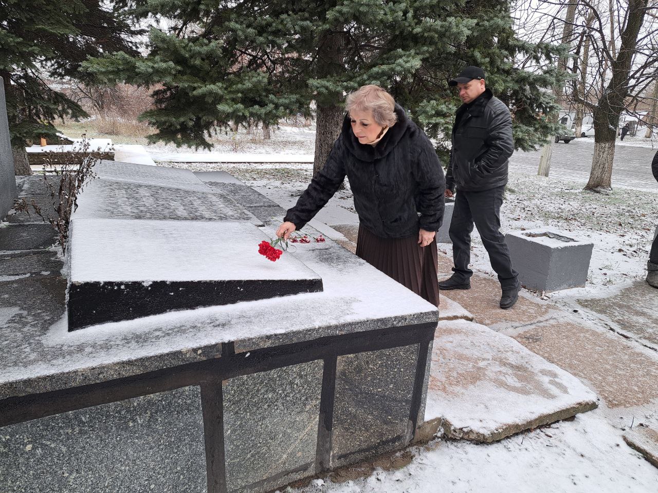 Сегодня, в День Героя Отечества, в городском округе город Ровеньки прошли тематические мероприятия, посвященные памяти героев Сегодня, в День Героя Отечества, в городском округе город Ровеньки прошли тематические мероприятия, посвященные памяти героев