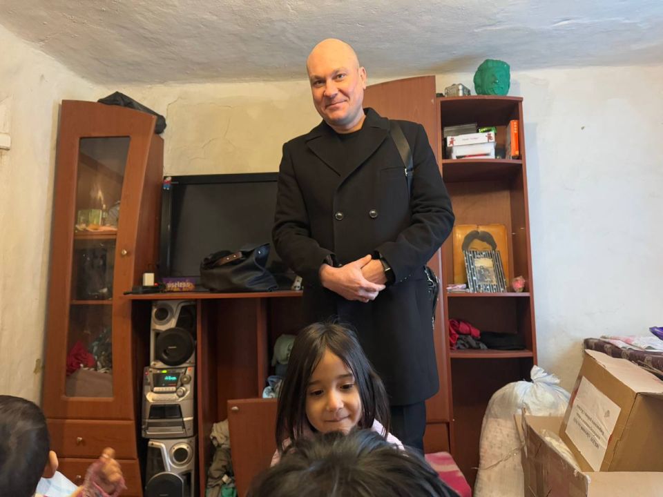 Помощь для большой семьи. Гуманитарная поддержка нуждающихся остаётся важной частью работы стахановского отделения ЛДПР Помощь для большой семьи. Гуманитарная поддержка нуждающихся остаётся важной частью работы стахановского отделения ЛДПР