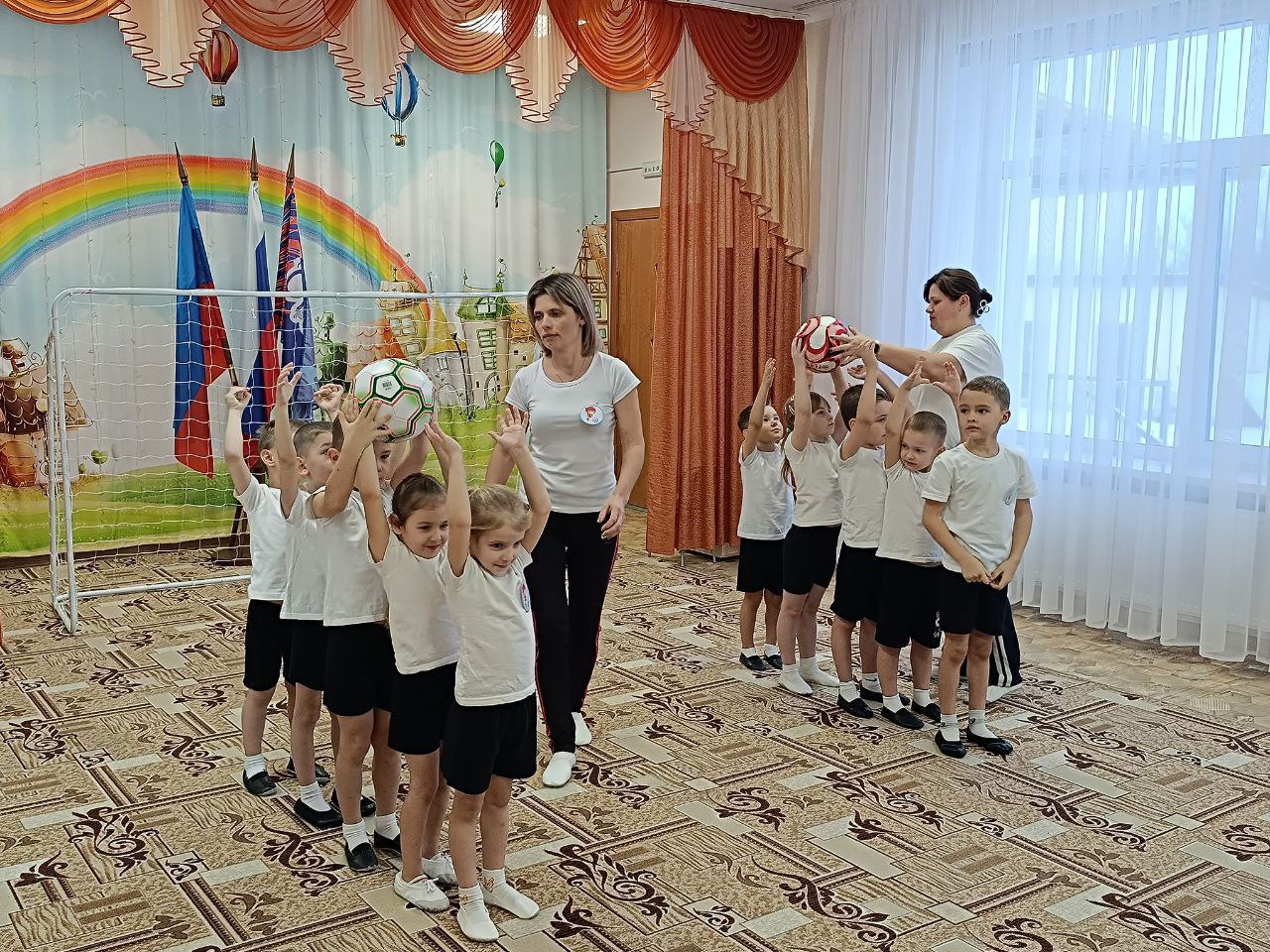 В ГБДОУ ЛНР «Беловодский ЯС №2 «Радуга», в поддержку акции «Декады добрых дел», приуроченной Дню Рождения Партии, прошло детское спортивное мероприятие «Футбольная страна», организованное единомышленниками «Единой России»... В ГБДОУ ЛНР «Беловодский ЯС №2 «Радуга», в поддержку акции «Декады добрых дел», приуроченной Дню Рождения Партии, прошло детское спортивное мероприятие «Футбольная страна», организованное единомышленниками «Единой России»...