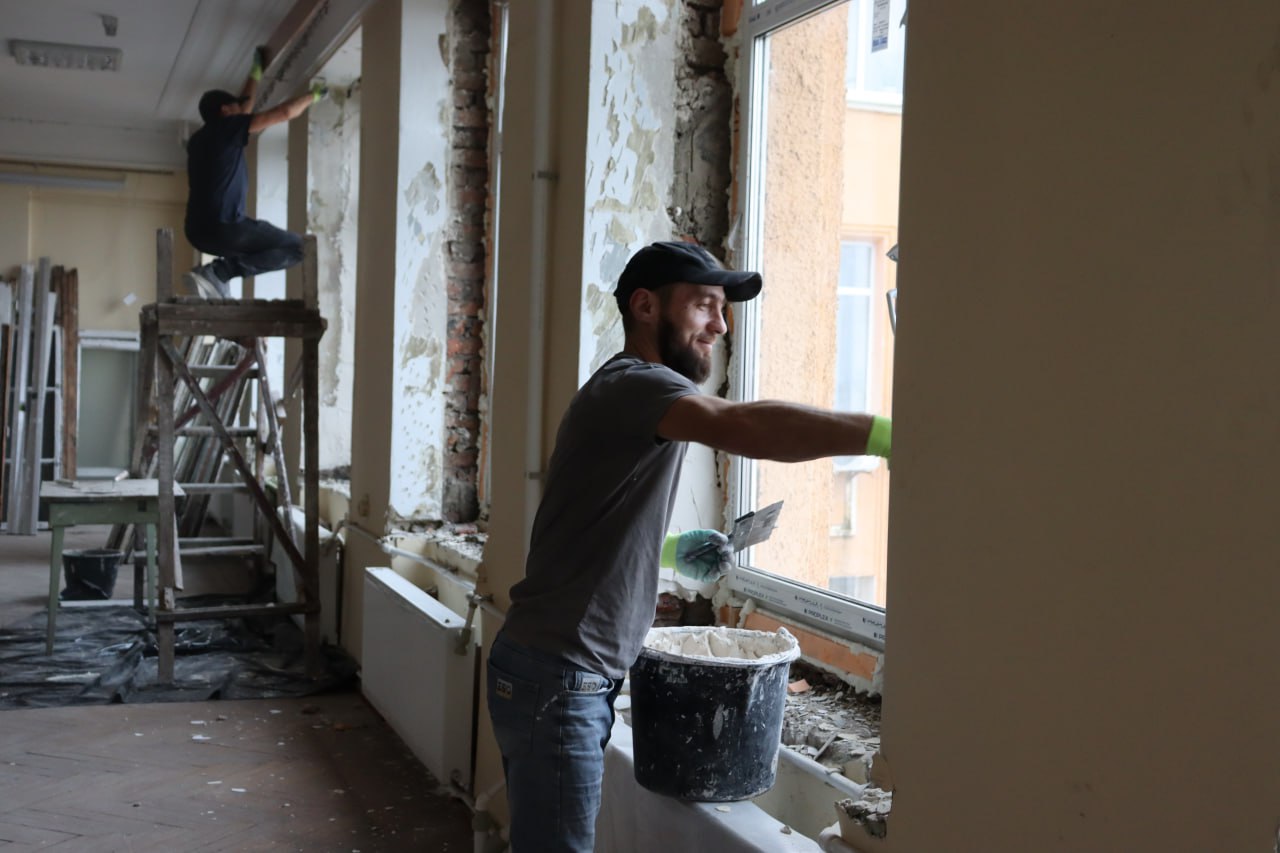 Наталия Жулинская: В городском историко-художественном музее активно ведутся работы по замене окон Наталия Жулинская: В городском историко-художественном музее активно ведутся работы по замене окон