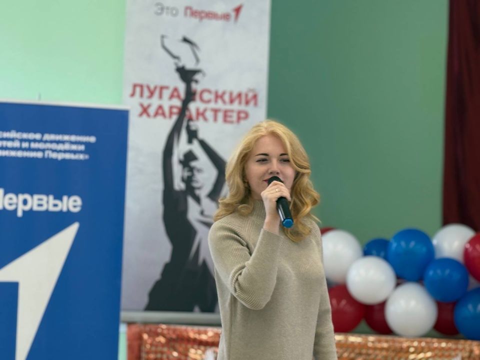 В честь Героев Отечества: Праздничный концерт в Брянковской средней школе №19 В честь Героев Отечества: Праздничный концерт в Брянковской средней школе №19