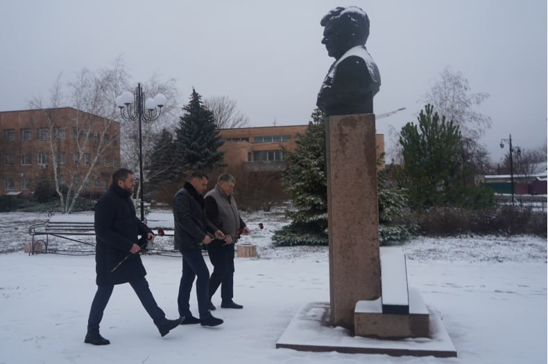 Свердловчане почтили память Героев Отечества Свердловчане почтили память Героев Отечества