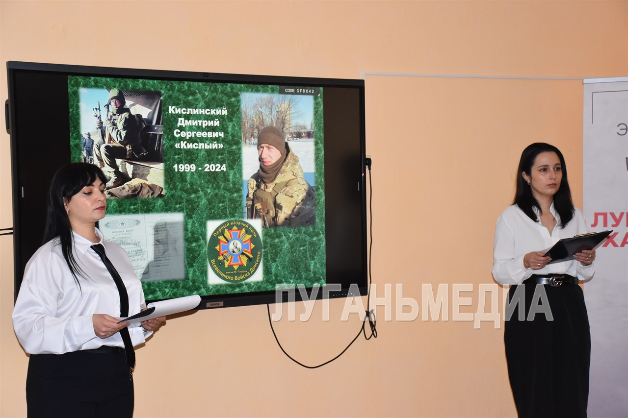 В День Героев Отечества в Брянковском УВК № 5 открыта Парта Героя в честь погибшего выпускника В День Героев Отечества в Брянковском УВК № 5 открыта Парта Героя в честь погибшего выпускника