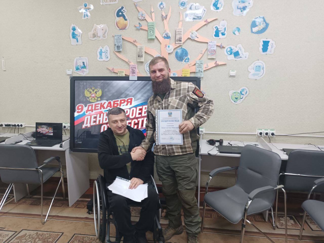 УРОК МУЖЕСТВА В КРАСНОЛУЧСКОЙ ШКОЛЕ УРОК МУЖЕСТВА В КРАСНОЛУЧСКОЙ ШКОЛЕ