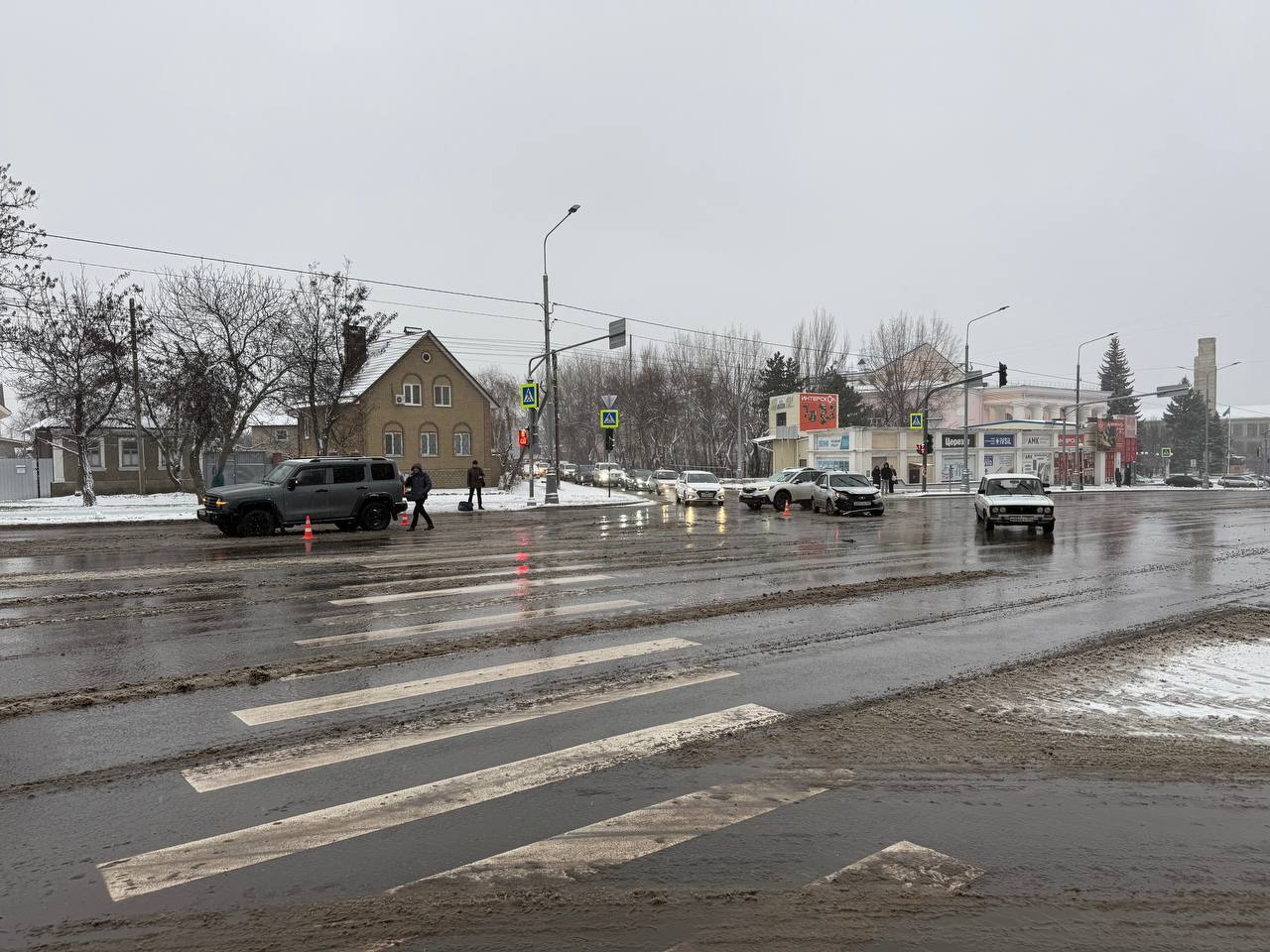 Есть такая народная примета: первый снег - к ДТП