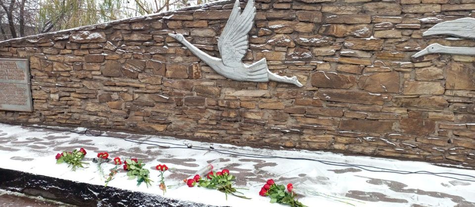 В Алчевске почтили память Героев Отечества В Алчевске почтили память Героев Отечества
