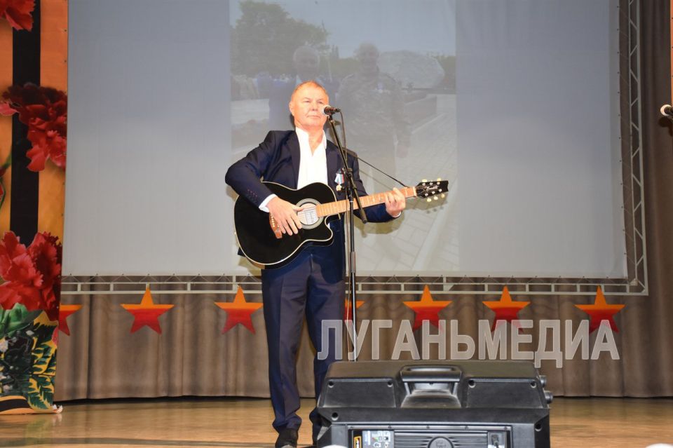 В Краснодоне торжественно подвели итоги Года защитника Отечества В Краснодоне торжественно подвели итоги Года защитника Отечества