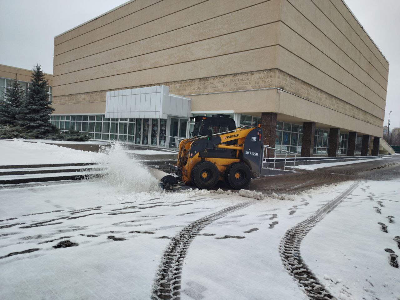 Сергей Козенко: Первый снег принес не только радость детворе, но и стал проверкой готовности коммунальных служб к зимнему периоду Сергей Козенко: Первый снег принес не только радость детворе, но и стал проверкой готовности коммунальных служб к зимнему периоду