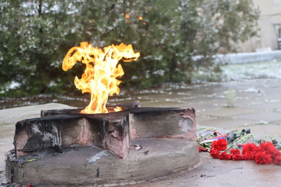 В День Героев Отечества северодончане приняли участие в возложении В День Героев Отечества северодончане приняли участие в возложении