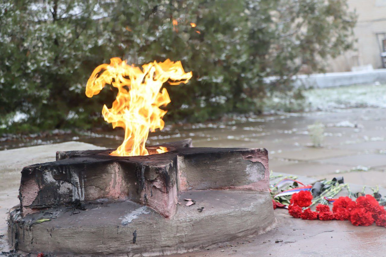 В День Героев Отечества северодончане приняли участие в возложении В День Героев Отечества северодончане приняли участие в возложении