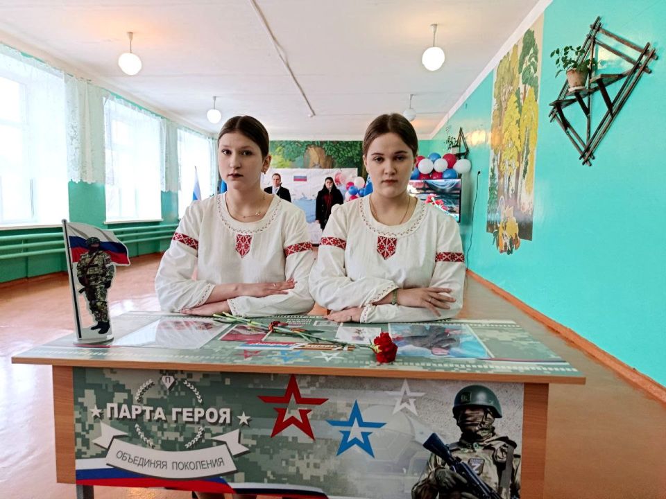 В Новоайдаре открыли две Парты Героев в честь защитников Родины В Новоайдаре открыли две Парты Героев в честь защитников Родины