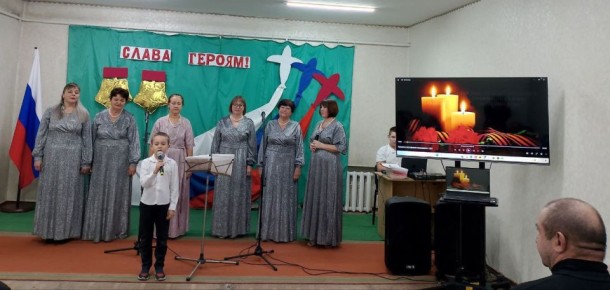 В День Героев Отечества активисты партии «Единая Россия» провели урок мужества «Учись у Героев Отчизну любить!» для учащихся Есауловской основной школы