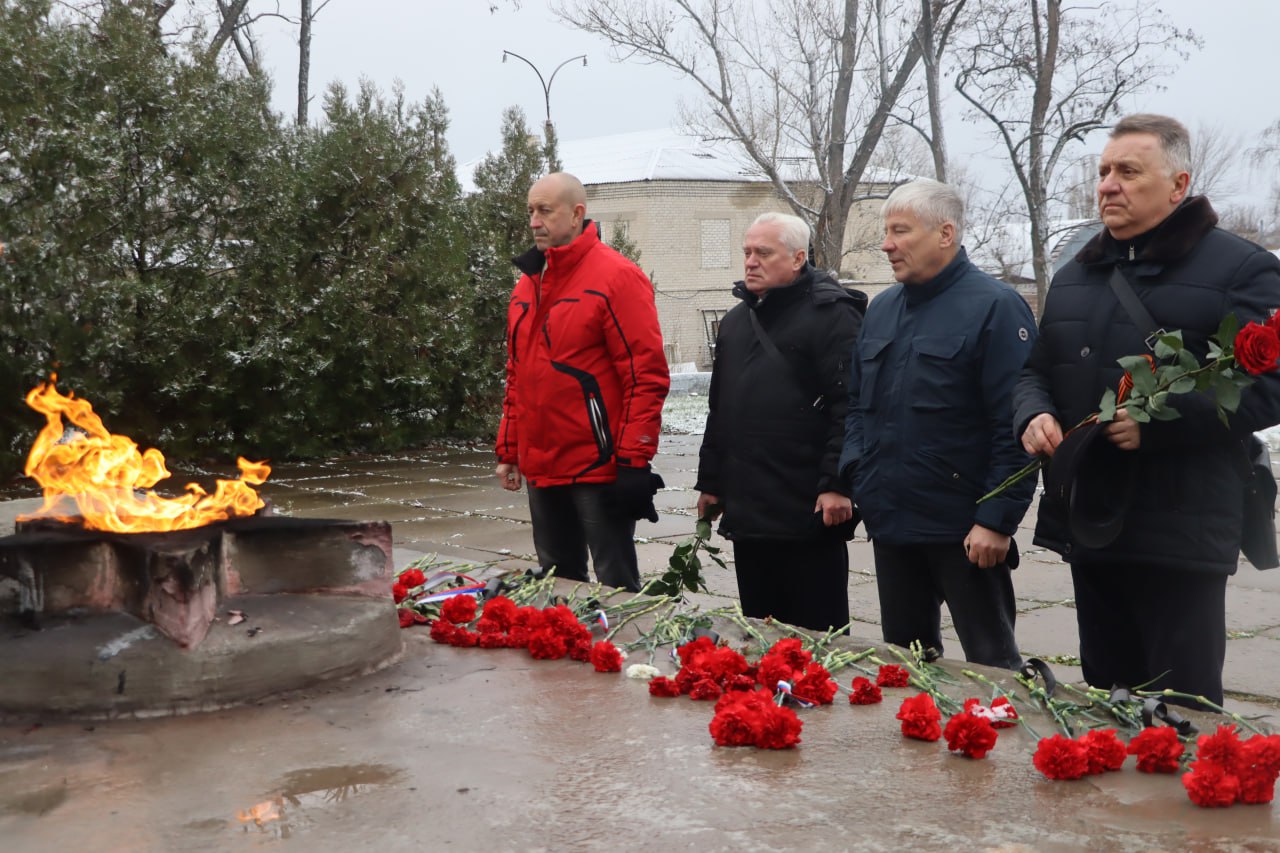 В Северодонецке единороссы почтили память Героев Отечества В Северодонецке единороссы почтили память Героев Отечества