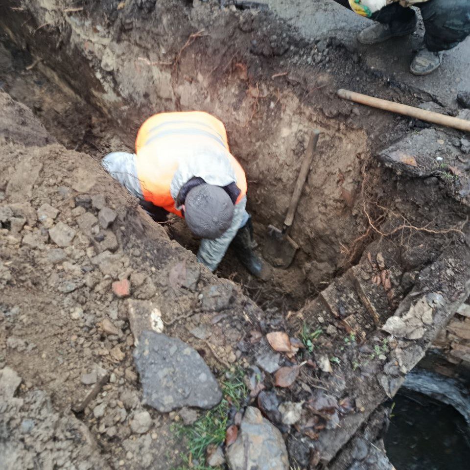 Специалисты Брянковского филиала НКО «Единый региональный фонд по управлению многоквартирными домами ЛНР» выполнили замену аварийного участка канализационного трубопровода от колодца до подвала здания протяжённостью 5 метров... Специалисты Брянковского филиала НКО «Единый региональный фонд по управлению многоквартирными домами ЛНР» выполнили замену аварийного участка канализационного трубопровода от колодца до подвала здания протяжённостью 5 метров...