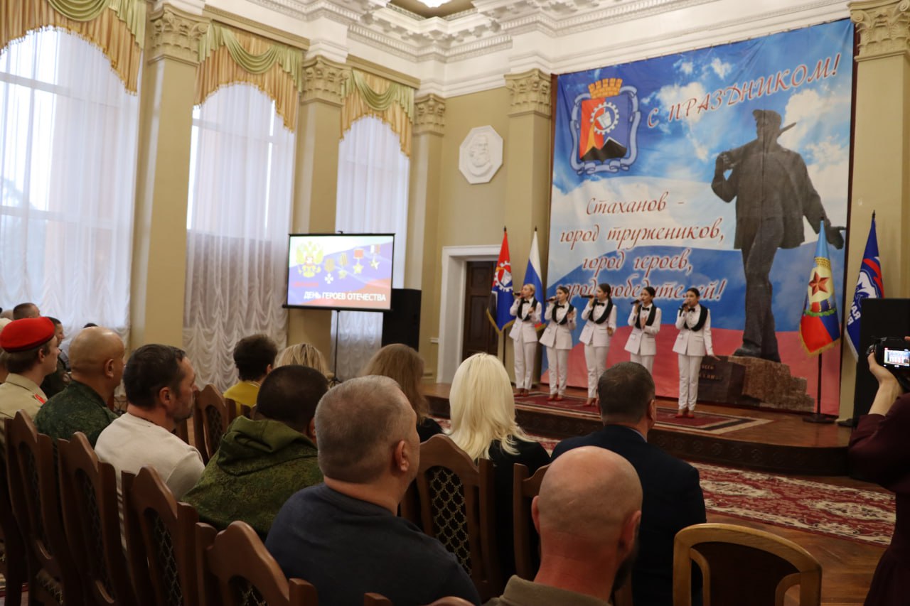 Наталия Жулинская: Стаханов — город героев и победителей Наталия Жулинская: Стаханов — город героев и победителей