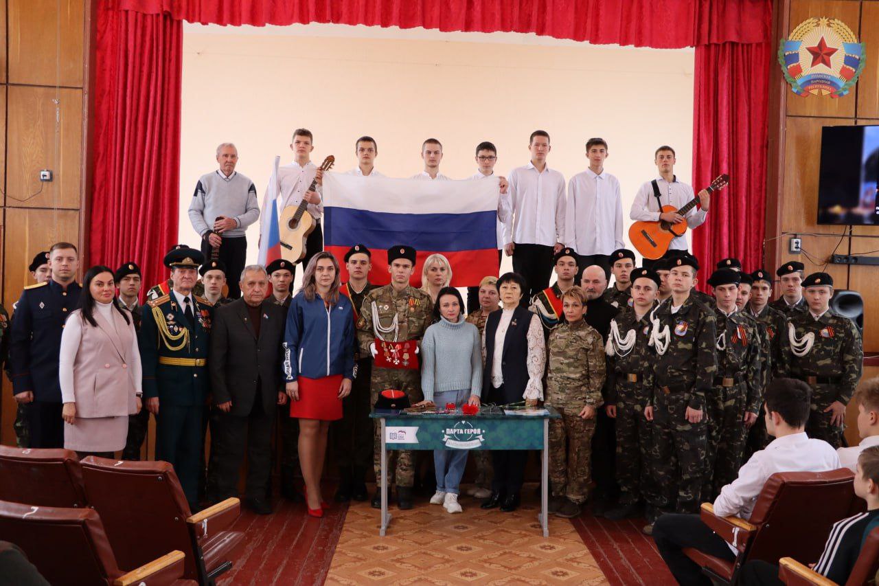 Светлана Алёшина: Дорогие друзья! От всего сердца поздравляю вас с Днём Героев Отечества! Светлана Алёшина: Дорогие друзья! От всего сердца поздравляю вас с Днём Героев Отечества!