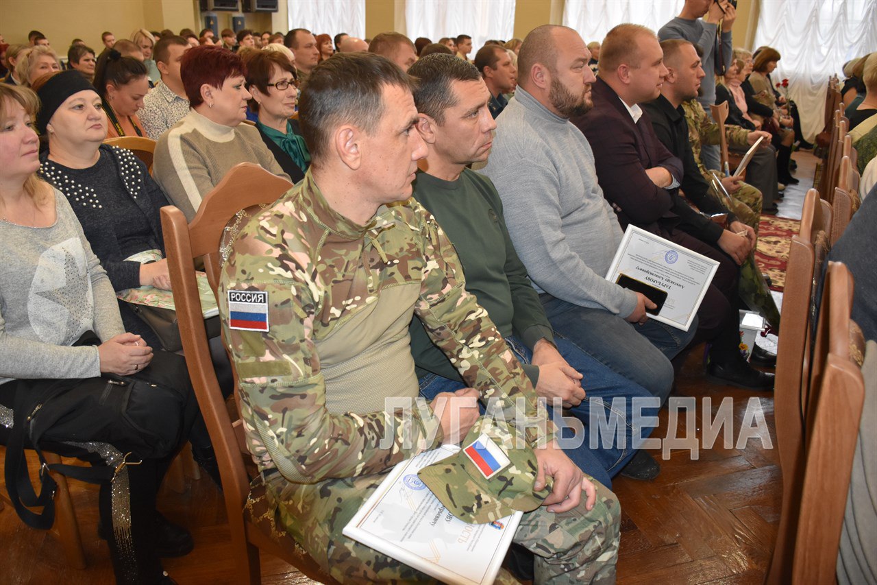 В Стаханове чествовали Героев Отечества В Стаханове чествовали Героев Отечества