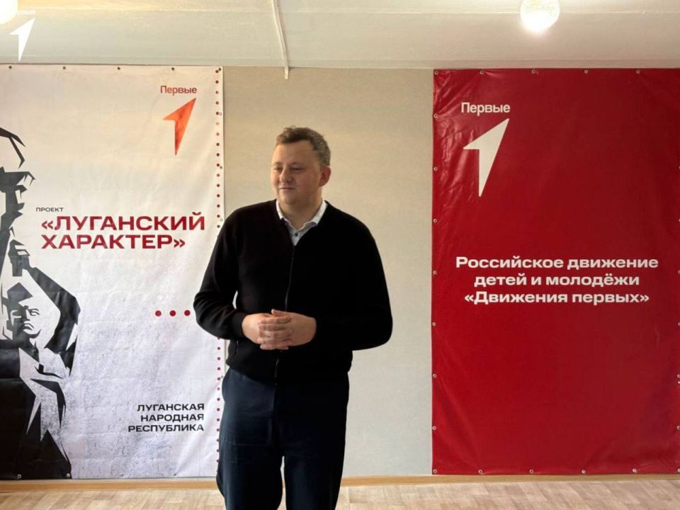 Герои среди нас!. Ребята из Совета Первых местного отделения Движения Первых прослушали лекцию, посвящённую Дню Героев Отечества Советник Главы Администрации Новоайдарского муниципального округа Святослав Свичкарёв рассказал... Герои среди нас!. Ребята из Совета Первых местного отделения Движения Первых прослушали лекцию, посвящённую Дню Героев Отечества Советник Главы Администрации Новоайдарского муниципального округа Святослав Свичкарёв рассказал...
