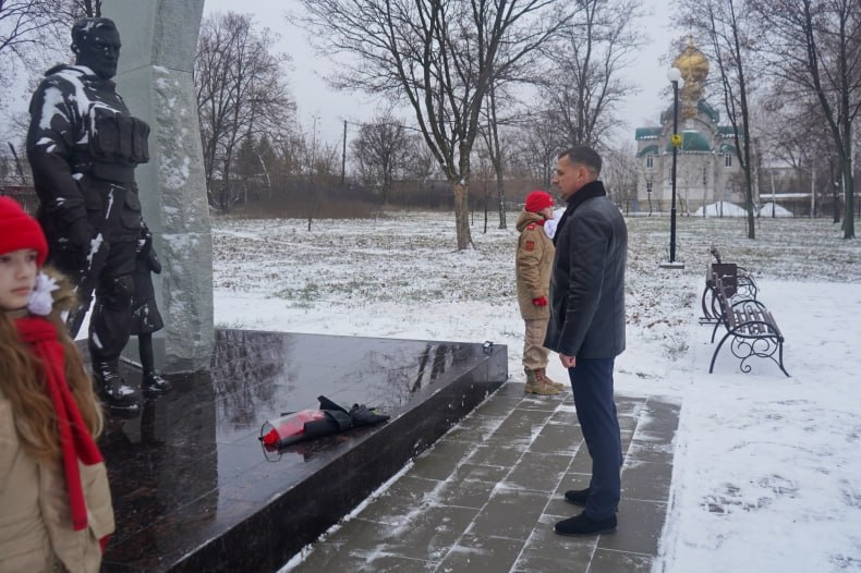 Свердловчане почтили память Героев Отечества Свердловчане почтили память Героев Отечества