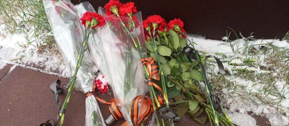 В Алчевске почтили память Героев Отечества В Алчевске почтили память Героев Отечества