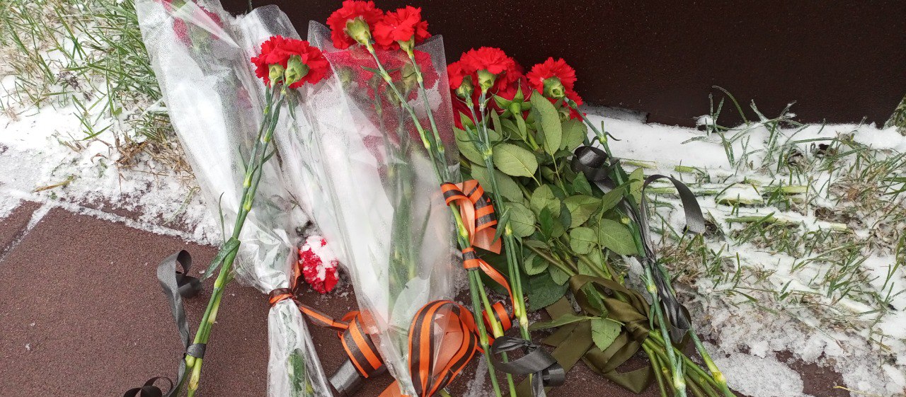 В Алчевске почтили память Героев Отечества В Алчевске почтили память Героев Отечества