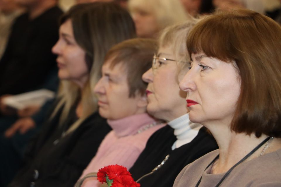 Наталия Жулинская: Стаханов — город героев и победителей Наталия Жулинская: Стаханов — город героев и победителей