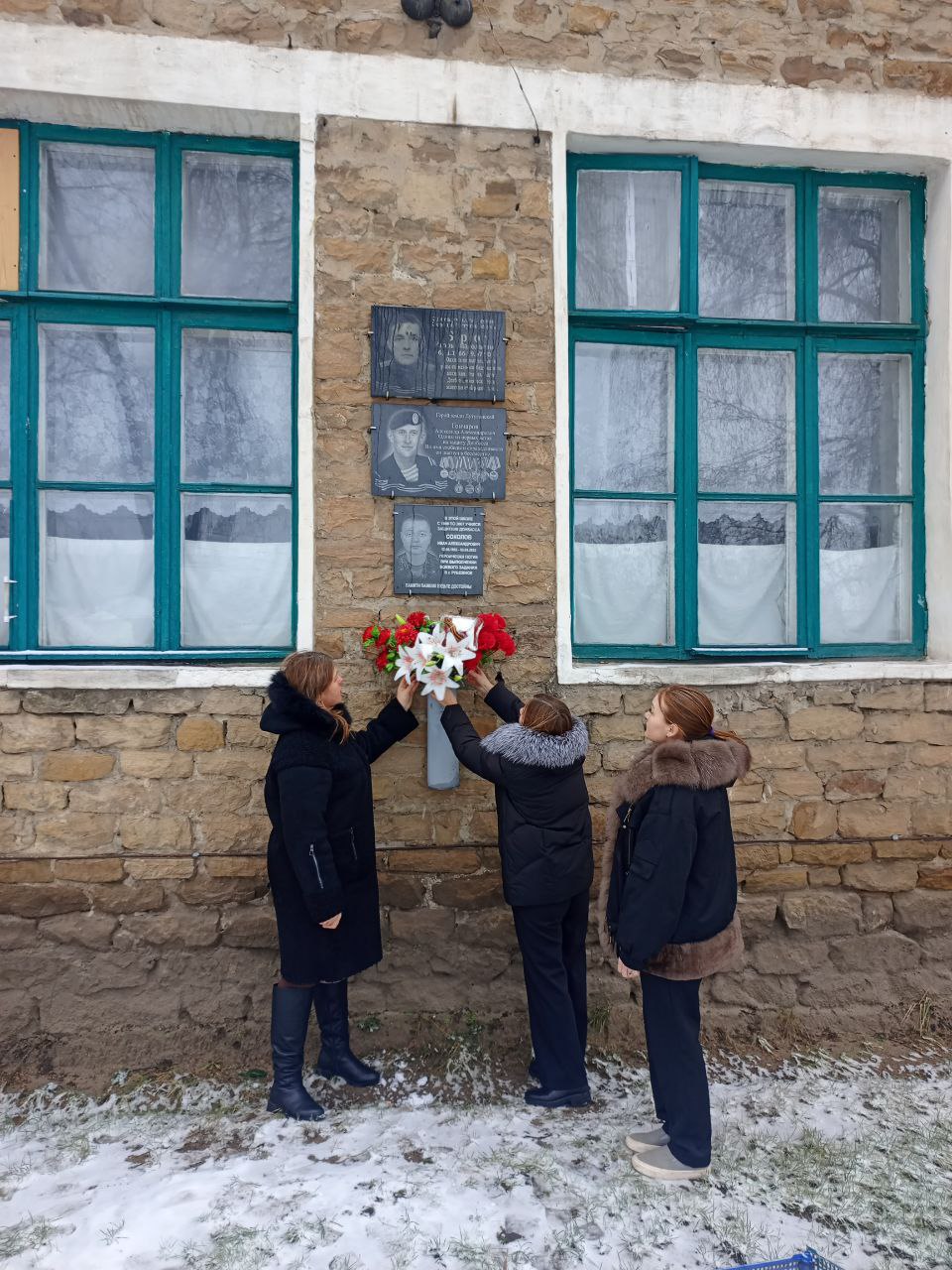 Евгений Бондарь: Как отмечает наш Президент Владимир Путин, героизм этих поистине великих граждан Отечества, их доблесть и мужество отстаивают волю и характер нашего народа Евгений Бондарь: Как отмечает наш Президент Владимир Путин, героизм этих поистине великих граждан Отечества, их доблесть и мужество отстаивают волю и характер нашего народа