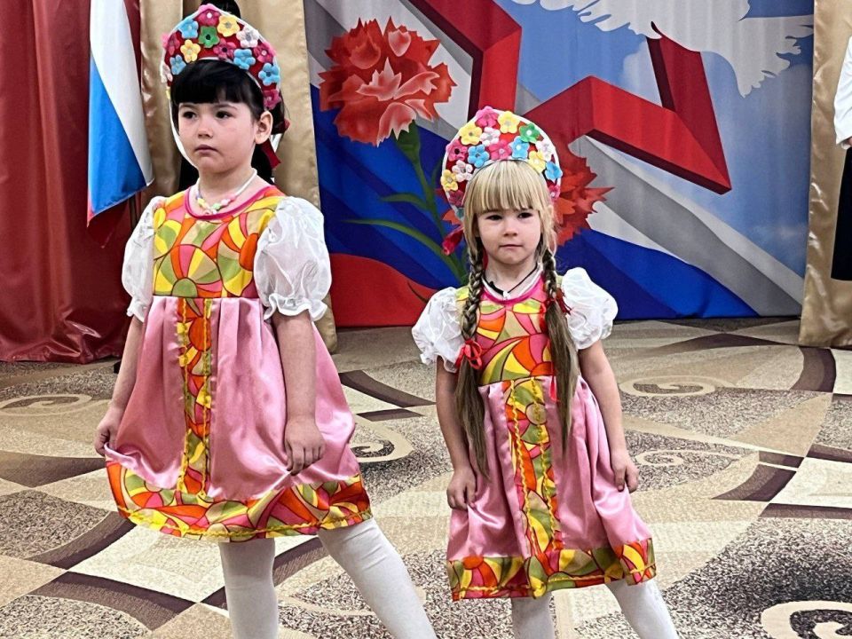 Краснолучские дошкольники поздравили Героев Отечества Краснолучские дошкольники поздравили Героев Отечества
