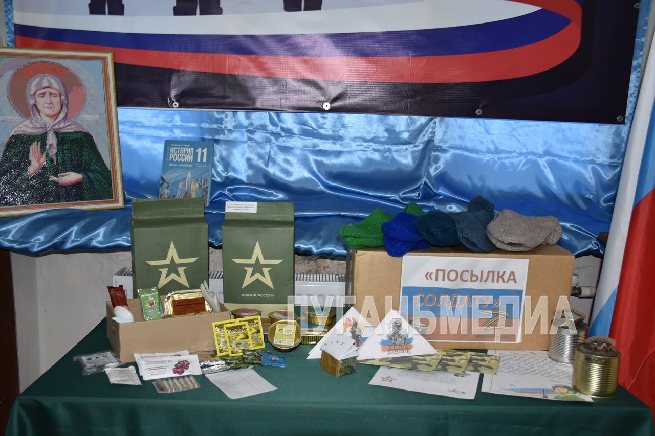 В Краснолучской школе № 9 открыли музейную экспозицию, посвященную участникам СВО