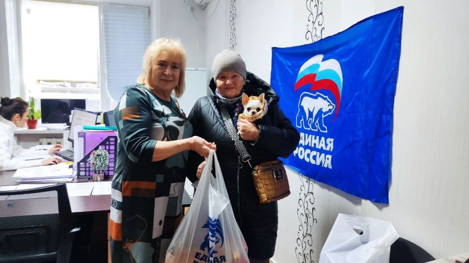 Председатель совета Станично-Луганского муниципального округа, секретарь Станично-Луганского местного отделения партии «Единая Россия» Татьяна Пономарёва оказала помощь беженке из Артемовска Председатель совета Станично-Луганского муниципального округа, секретарь Станично-Луганского местного отделения партии «Единая Россия» Татьяна Пономарёва оказала помощь беженке из Артемовска