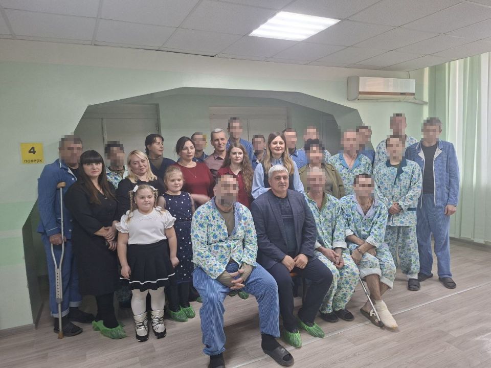 Виталий Коваленко: Сегодня посетил госпиталь, где с активистами "Женского движения Единой России" организовали мероприятие ко Дню Героев Отечества Виталий Коваленко: Сегодня посетил госпиталь, где с активистами "Женского движения Единой России" организовали мероприятие ко Дню Героев Отечества