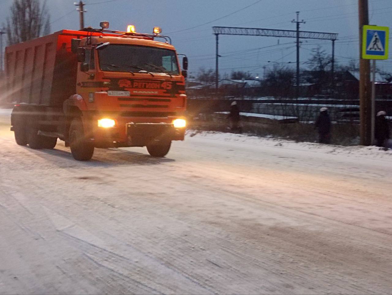 Андрей Рубанцов: Ровеньковские коммунальщики: сегодня посыпка дорог началась с самого утра! Андрей Рубанцов: Ровеньковские коммунальщики: сегодня посыпка дорог началась с самого утра!