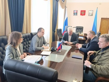 Иван Санаев: Продолжаем работу с муниципалитетами по сохранению аптечной сети Лугмедфарма на территории республики