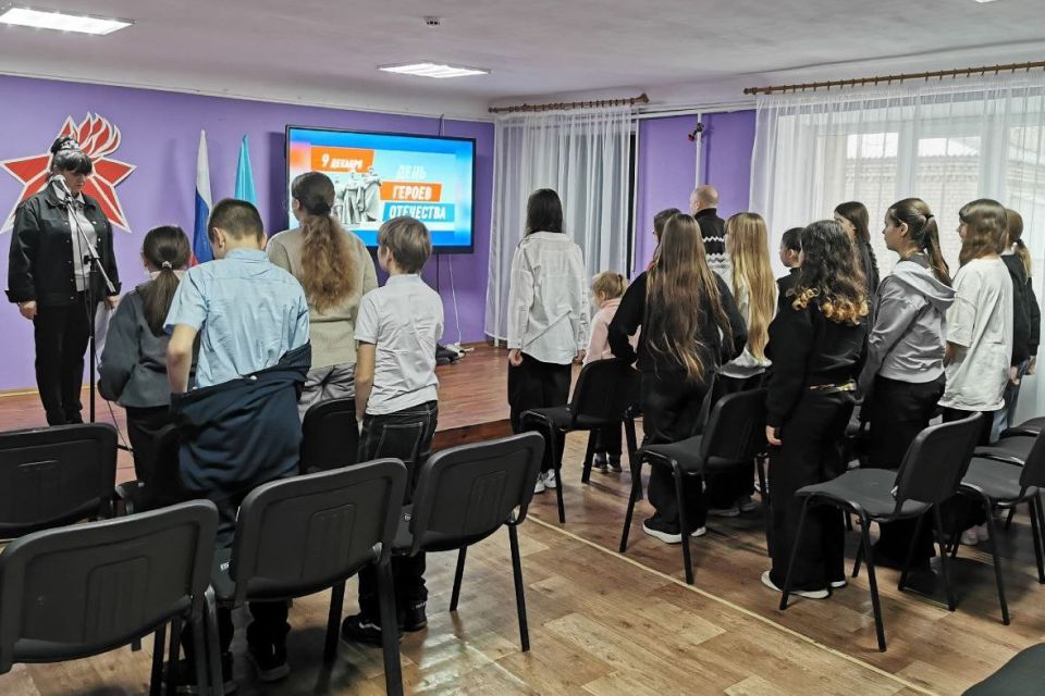 В Свердловском центре детского и юношеского творчества «Мечта» провели познавательный час «Мы помним, мы чтим!» В Свердловском центре детского и юношеского творчества «Мечта» провели познавательный час «Мы помним, мы чтим!»