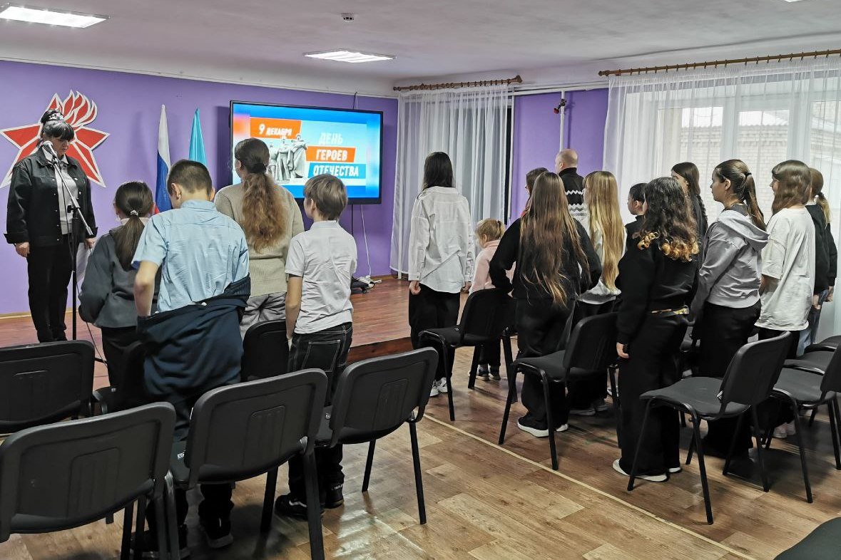 В Свердловском центре детского и юношеского творчества «Мечта» провели познавательный час «Мы помним, мы чтим!» В Свердловском центре детского и юношеского творчества «Мечта» провели познавательный час «Мы помним, мы чтим!»