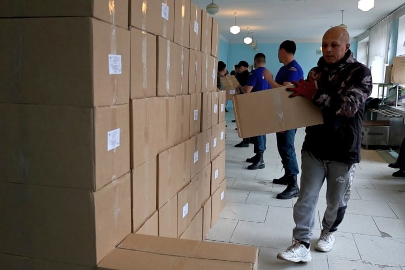 Шеф-регион Красноярский край доставил более 11300 новогодних подарков для детей Свердловского муниципального округа Шеф-регион Красноярский край доставил более 11300 новогодних подарков для детей Свердловского муниципального округа