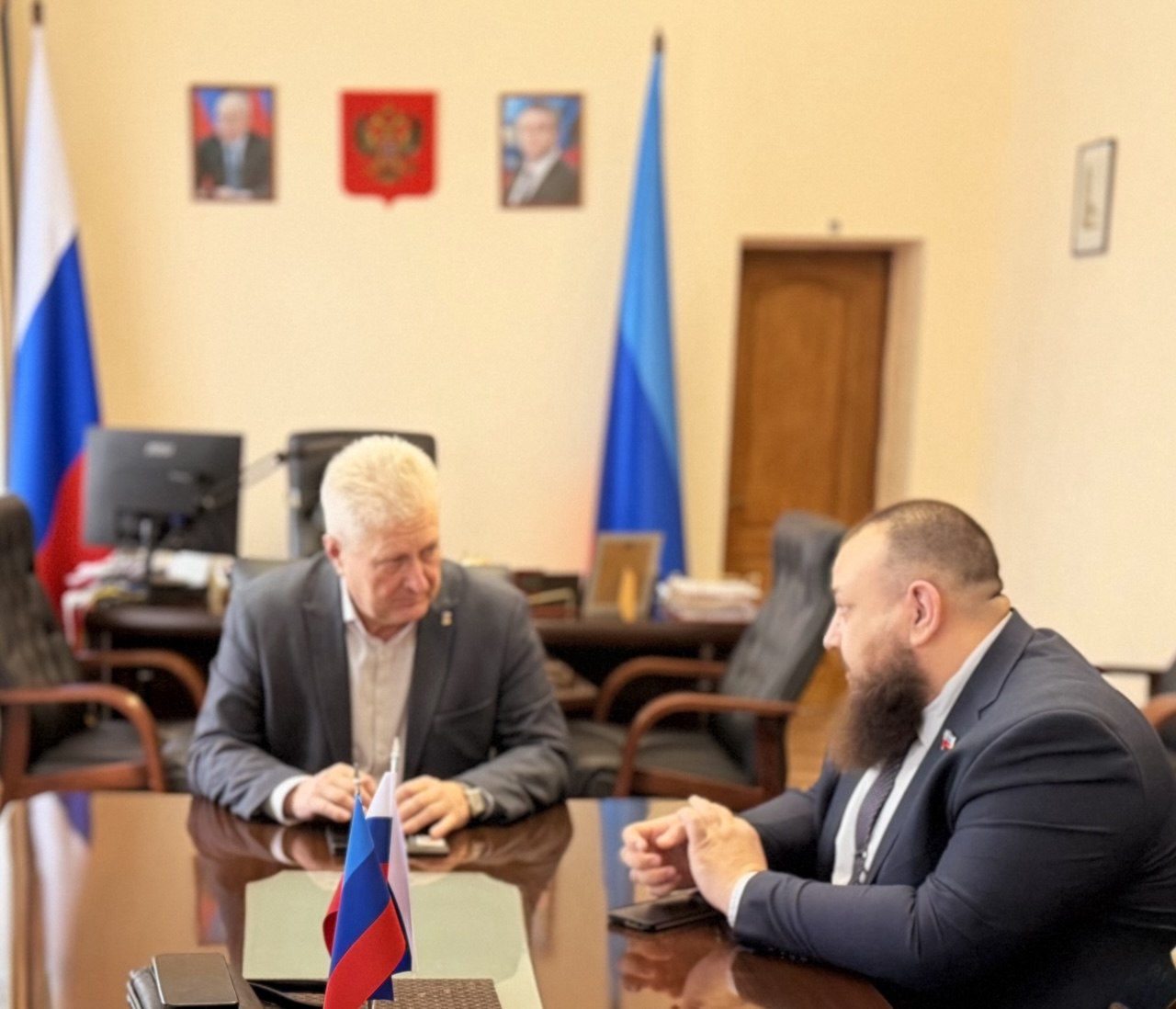 Сергей Козенко: В рамках рабочей встречи совместно с депутатом Народного Совета ЛНР Иваном Санаевым и директором ГУП ЛНР «Лугмедфарм» Иваном Березкиным особое внимание уделили вопросу, связанному с арендными обязательствами... Сергей Козенко: В рамках рабочей встречи совместно с депутатом Народного Совета ЛНР Иваном Санаевым и директором ГУП ЛНР «Лугмедфарм» Иваном Березкиным особое внимание уделили вопросу, связанному с арендными обязательствами...