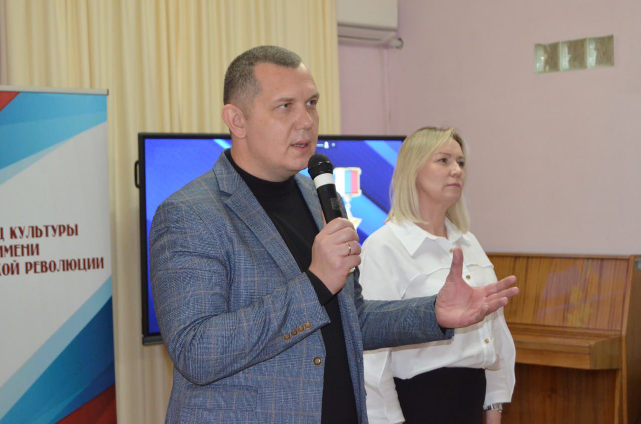 В Брянке торжественно отметили День Героев Отечества