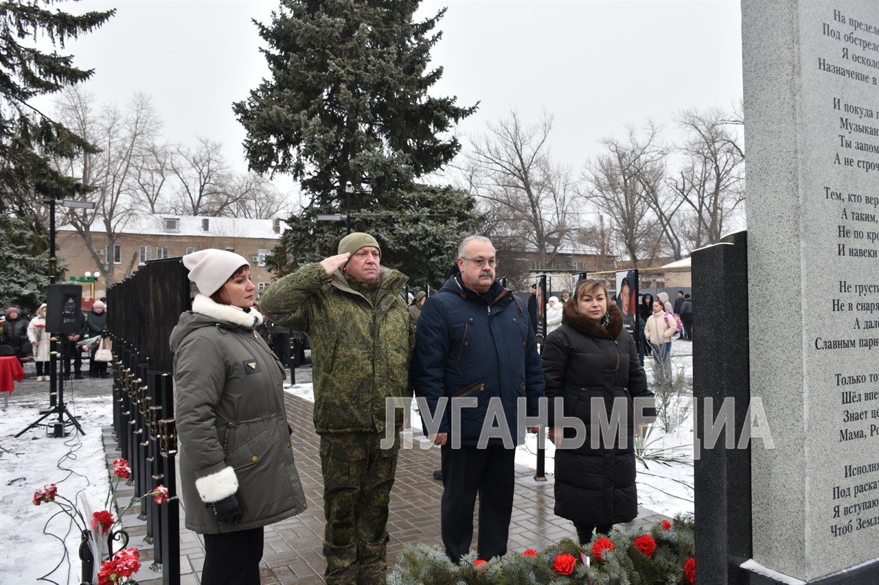 В поселке Дубовском Антрацитовского м. о. открыли памятник погибшим землякам – защитникам Родины В поселке Дубовском Антрацитовского м. о. открыли памятник погибшим землякам – защитникам Родины