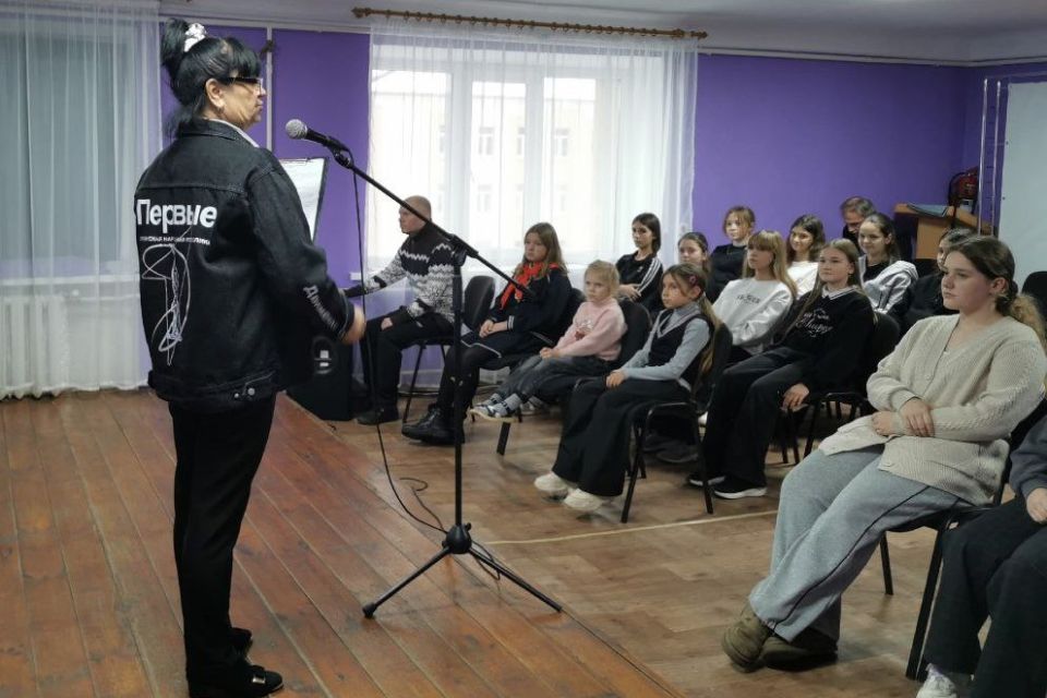 В Свердловском центре детского и юношеского творчества «Мечта» провели познавательный час «Мы помним, мы чтим!» В Свердловском центре детского и юношеского творчества «Мечта» провели познавательный час «Мы помним, мы чтим!»