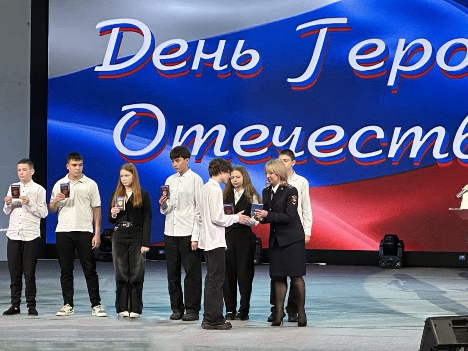 Андрей Рубанцов: Слава Героям Отечества! Ровеньки «склоняют головы» в их честь… Андрей Рубанцов: Слава Героям Отечества! Ровеньки «склоняют головы» в их честь…