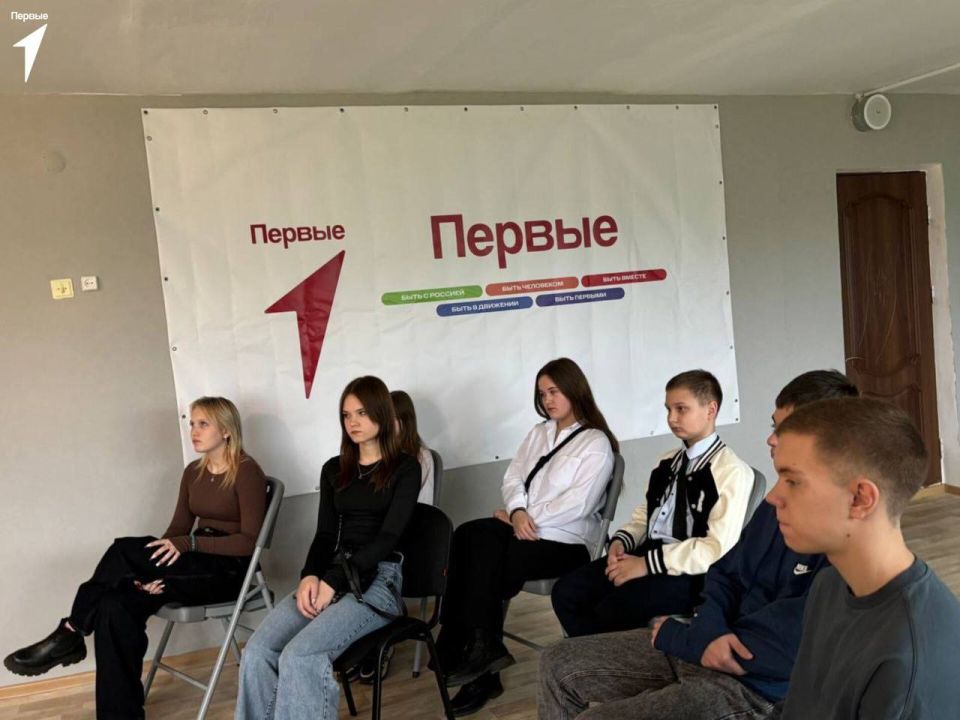 Герои среди нас!. Ребята из Совета Первых местного отделения Движения Первых прослушали лекцию, посвящённую Дню Героев Отечества Советник Главы Администрации Новоайдарского муниципального округа Святослав Свичкарёв рассказал... Герои среди нас!. Ребята из Совета Первых местного отделения Движения Первых прослушали лекцию, посвящённую Дню Героев Отечества Советник Главы Администрации Новоайдарского муниципального округа Святослав Свичкарёв рассказал...