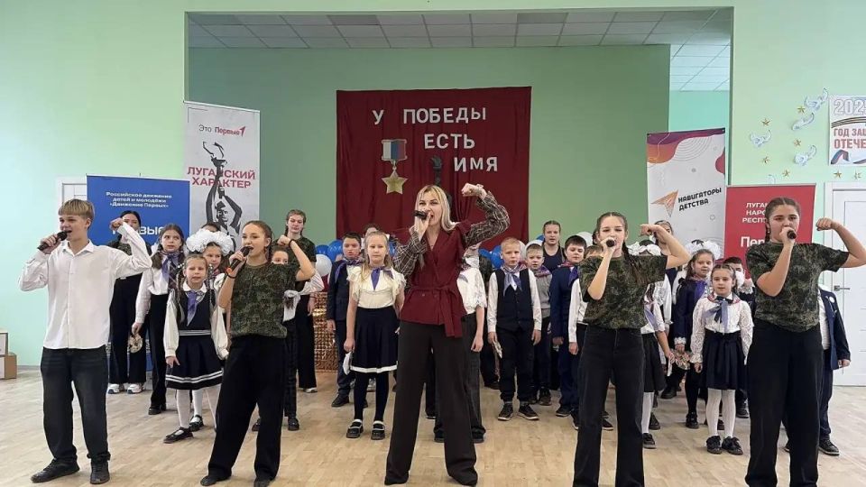 В честь Героев Отечества: Праздничный концерт в Брянковской средней школе №19 В честь Героев Отечества: Праздничный концерт в Брянковской средней школе №19