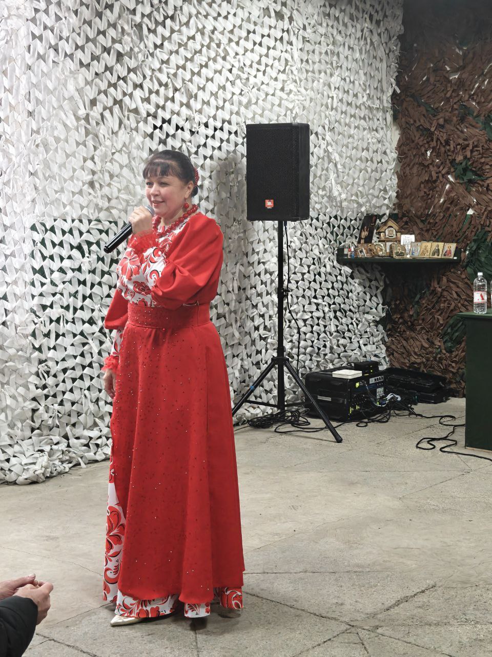 Артисты Луганской академической филармонии провели концерт для военнослужащих 26388 войсковой части в рамках акции «Своих не бросаем» приуроченный ко Дню Героев Отечества!