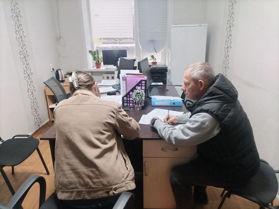 В Станице Луганской продолжается Декада приемов граждан, приуроченная к 24-летию партии «Единая Россия» В Станице Луганской продолжается Декада приемов граждан, приуроченная к 24-летию партии «Единая Россия»